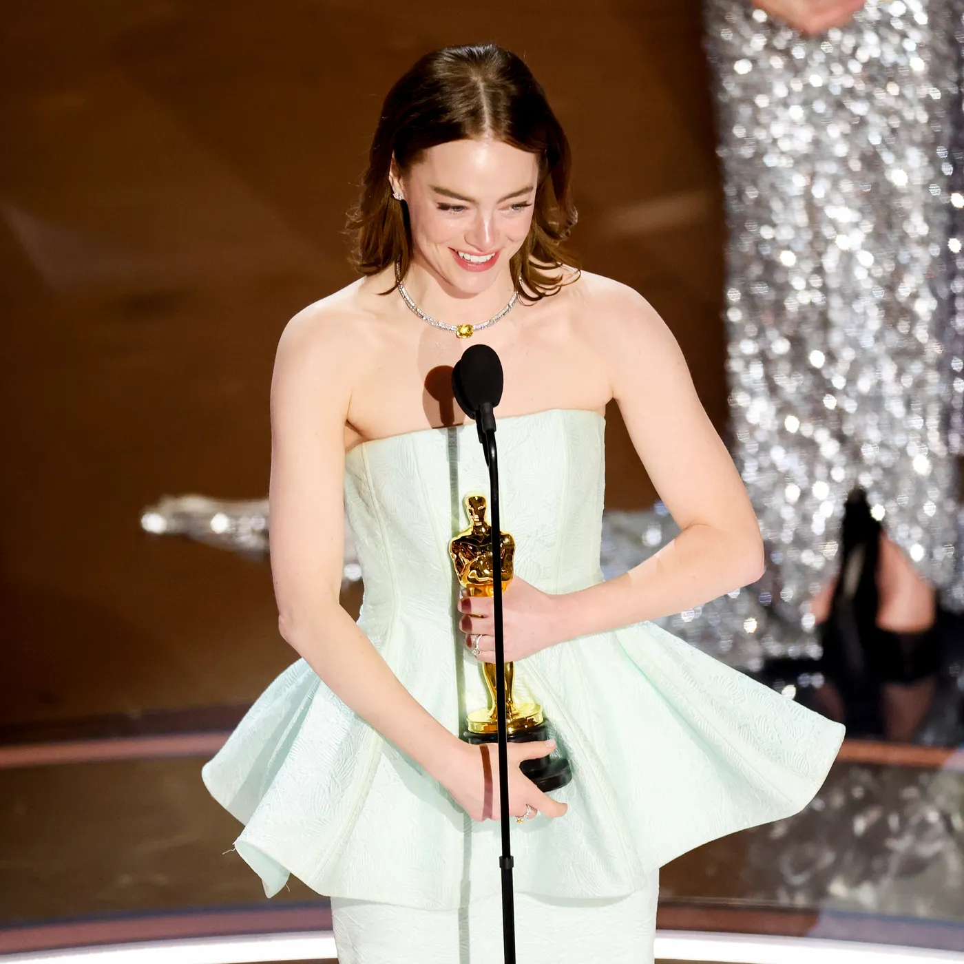 cute emma stone wins Best Actress at the 2024 Oscars free wallpapers
